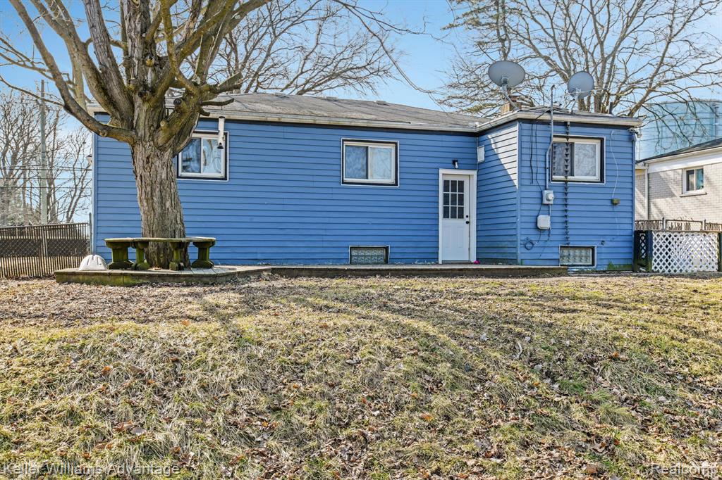 547 E SUMMIT Street, Milford, MI 48381 — Photo 15
