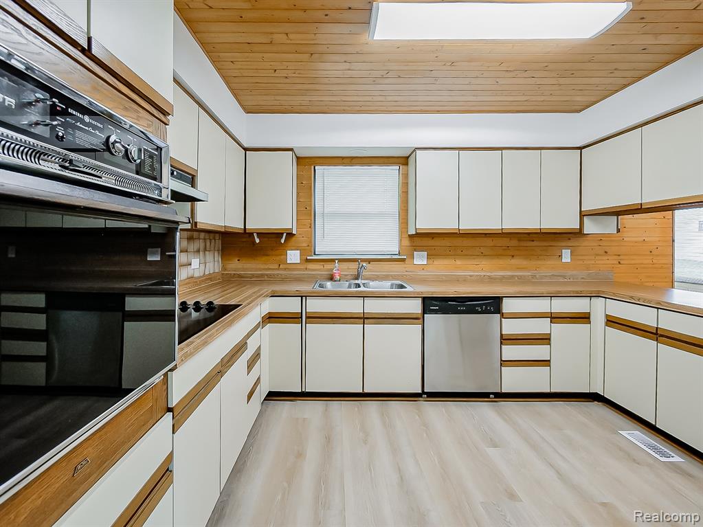 7580 Thornwood Street, Canton, MI 48187 — Photo 30
