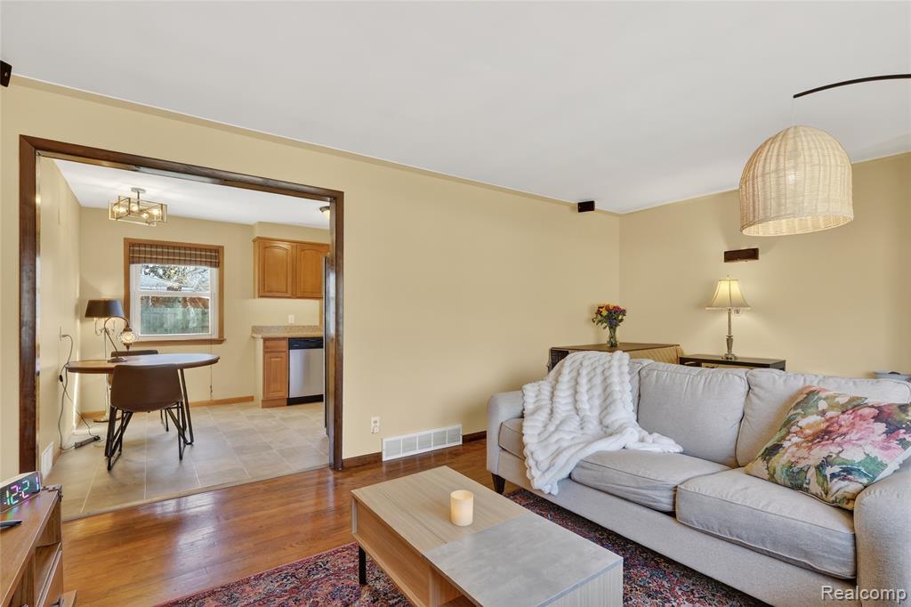 425 N Division Avenue, Holland, MI 49424 — Photo 2
