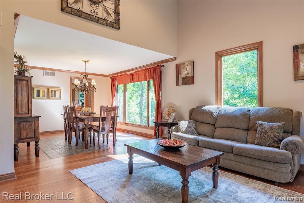 816 Seager Street, Commerce Twp, MI 48390 — Photo 4