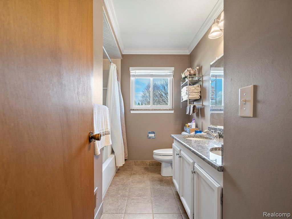 41845 EHRKE Drive, Clinton Twp, MI 48038 — Photo 23