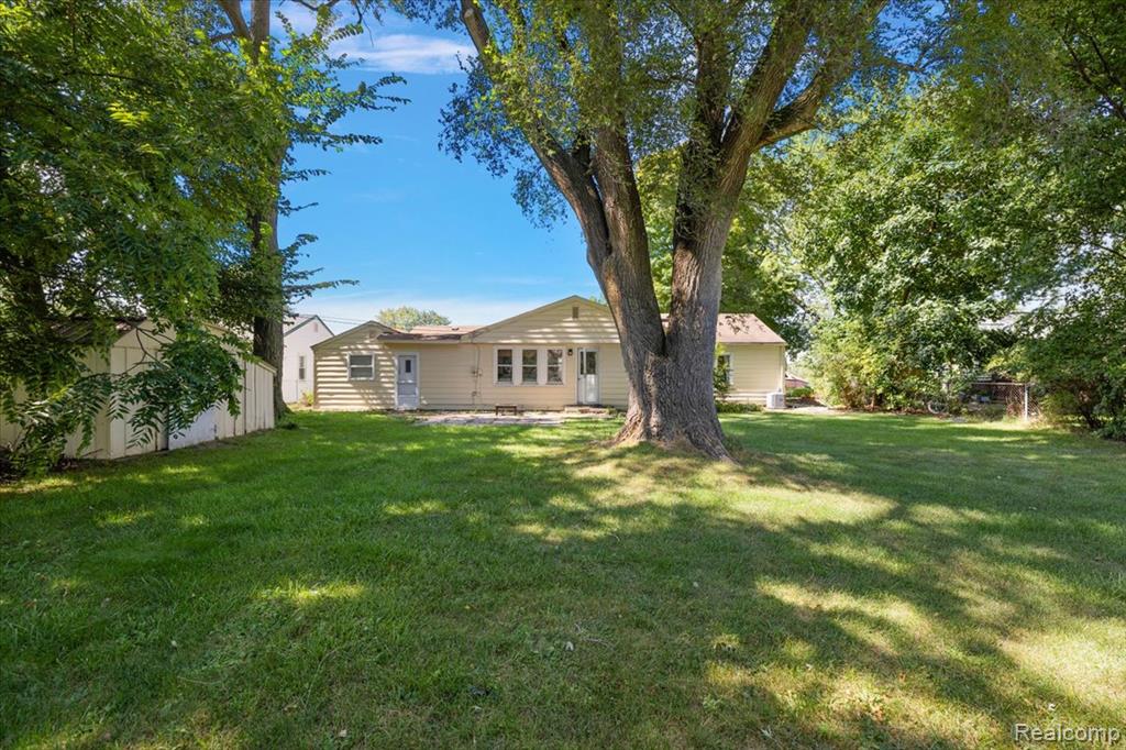 8880 Elmhurst Avenue, Plymouth, MI 48170 — Photo 28