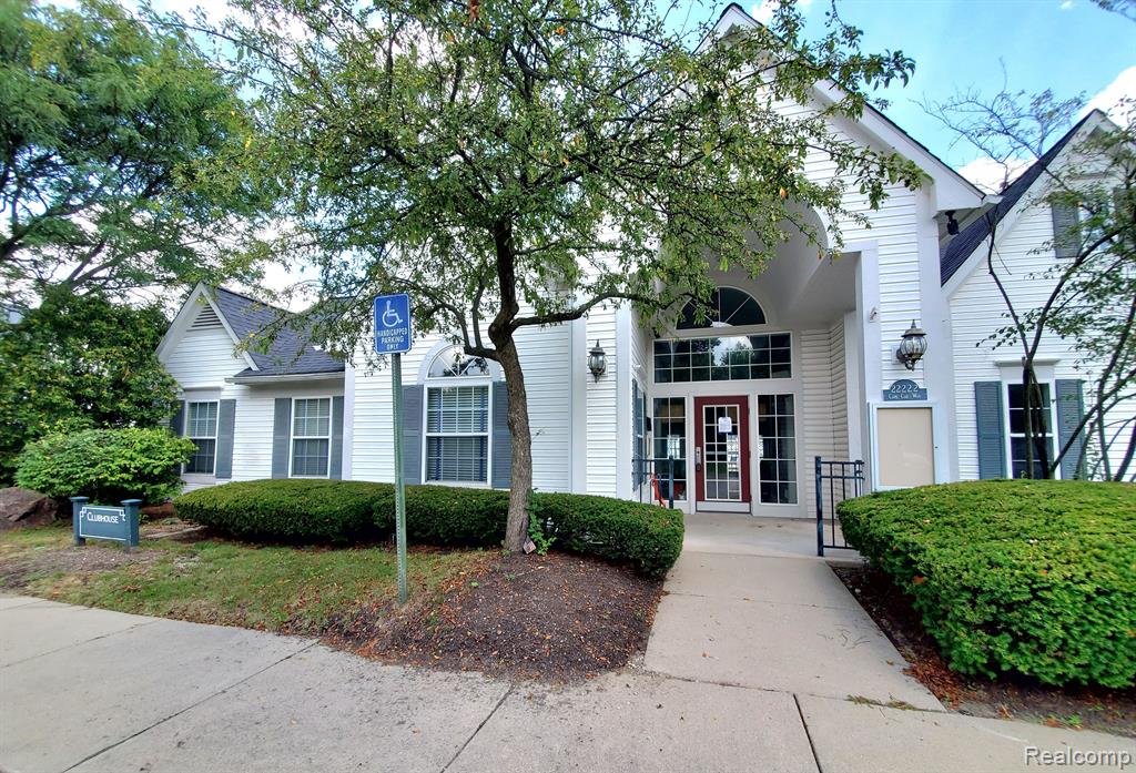 30346 NANTUCKET Drive, Farmington Hills, MI 48336 — Photo 22