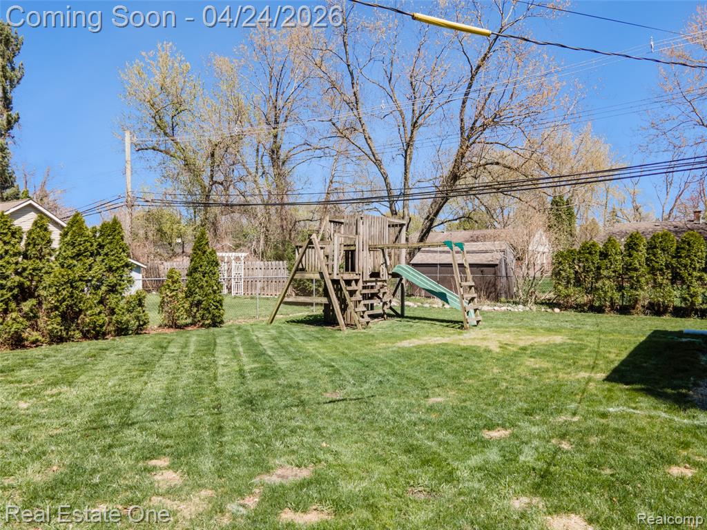 1963 Beverly Street, Sylvan Lake, MI 48320 — Photo 10