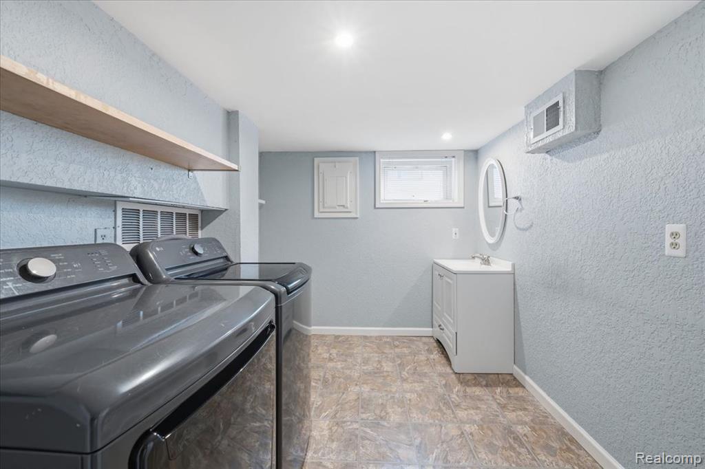 154 East Street, Oxford, MI 48371 — Photo 11