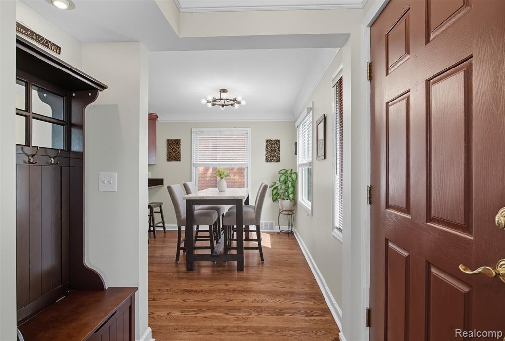 10554 Nadine Avenue, Huntington Woods, MI — Photo 4