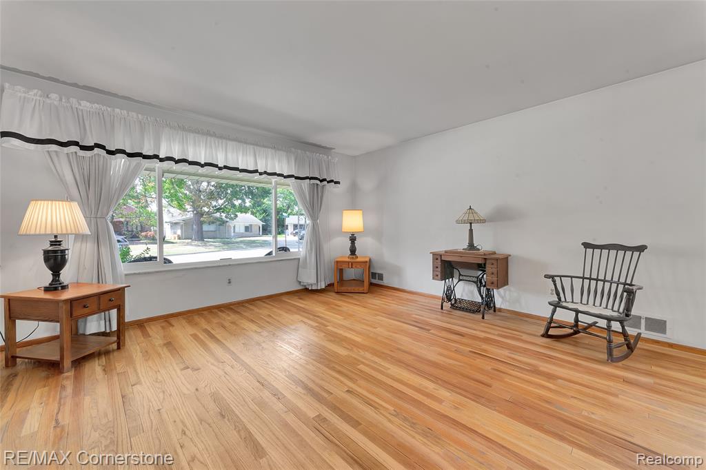 5760 Linden Drive, Dearborn Heights, MI 48127 — Photo 5