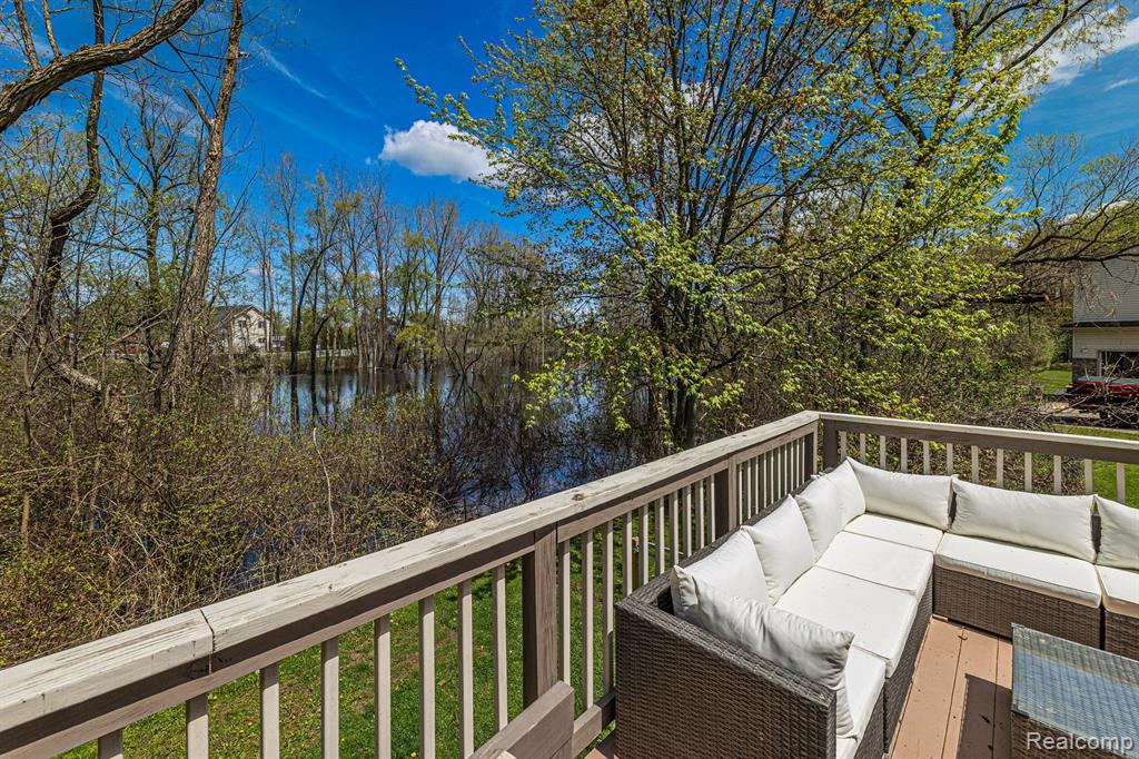 6101 Maple Trail, Grand Blanc, MI 48439 — Photo 27