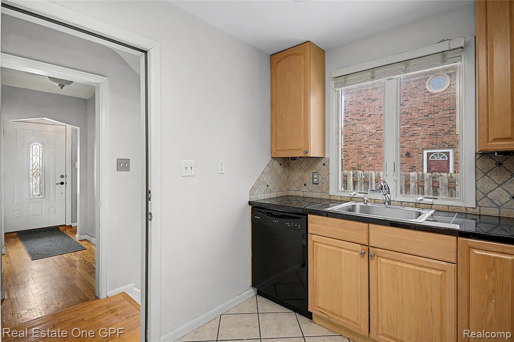 506 W 12 Mile Road, Royal Oak, MI 48073 — Photo 14