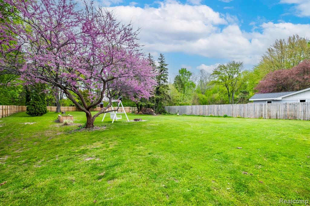 3585 Creekwood Drive, Saginaw, MI 48601 — Photo 19