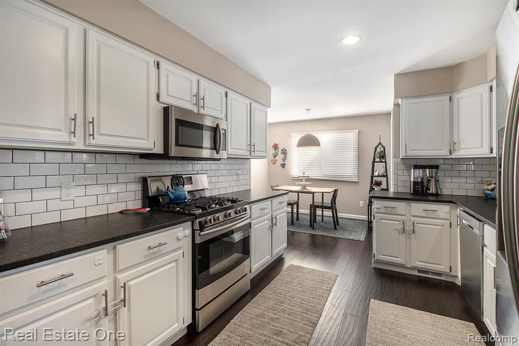 6886 High Oaks Drive, Troy, MI 48098 — Photo 7