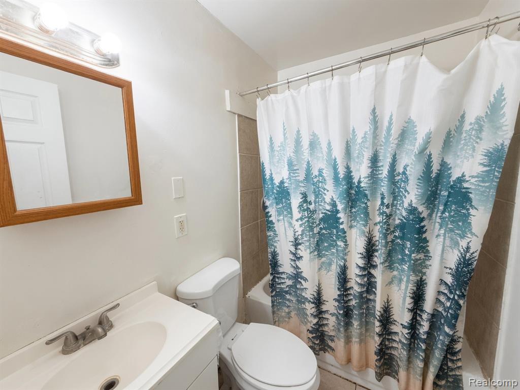 1087 W Kurtz Avenue, Flint, MI 48505 — Photo 8