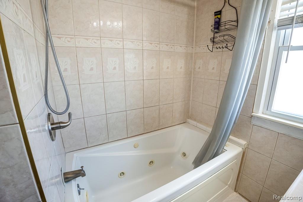 4663 Mead Street N, Dearborn, MI 48126 — Photo 56