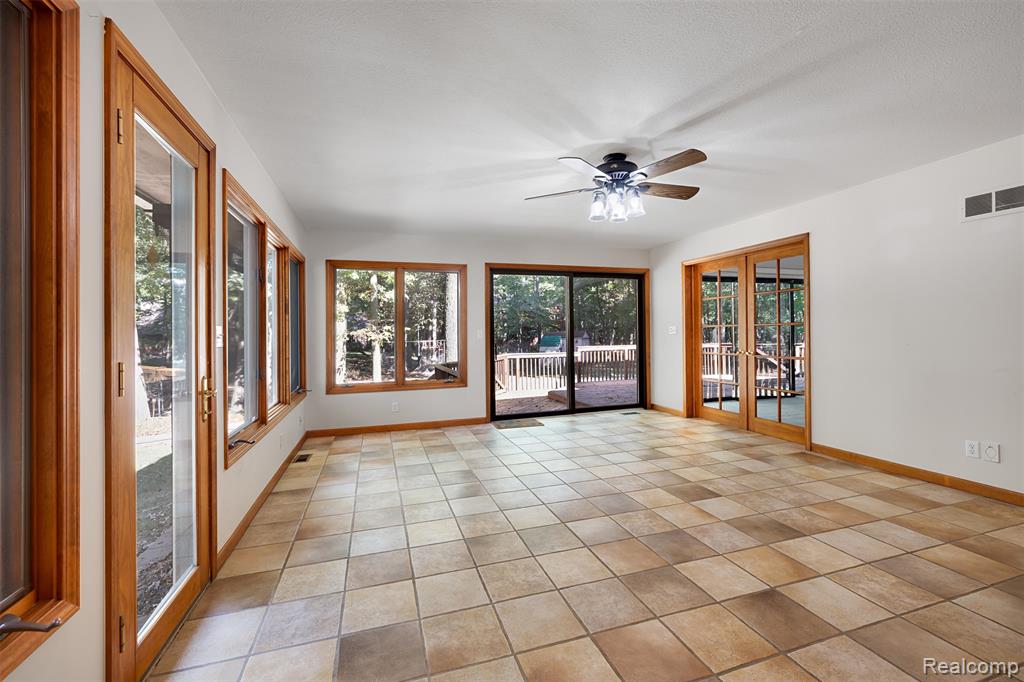 8830 Voigt Avenue, Grosse Ile, MI 48138 — Photo 18