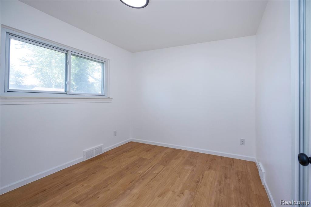 939 S Wildwood Street, Westland, MI 48186 — Photo 26