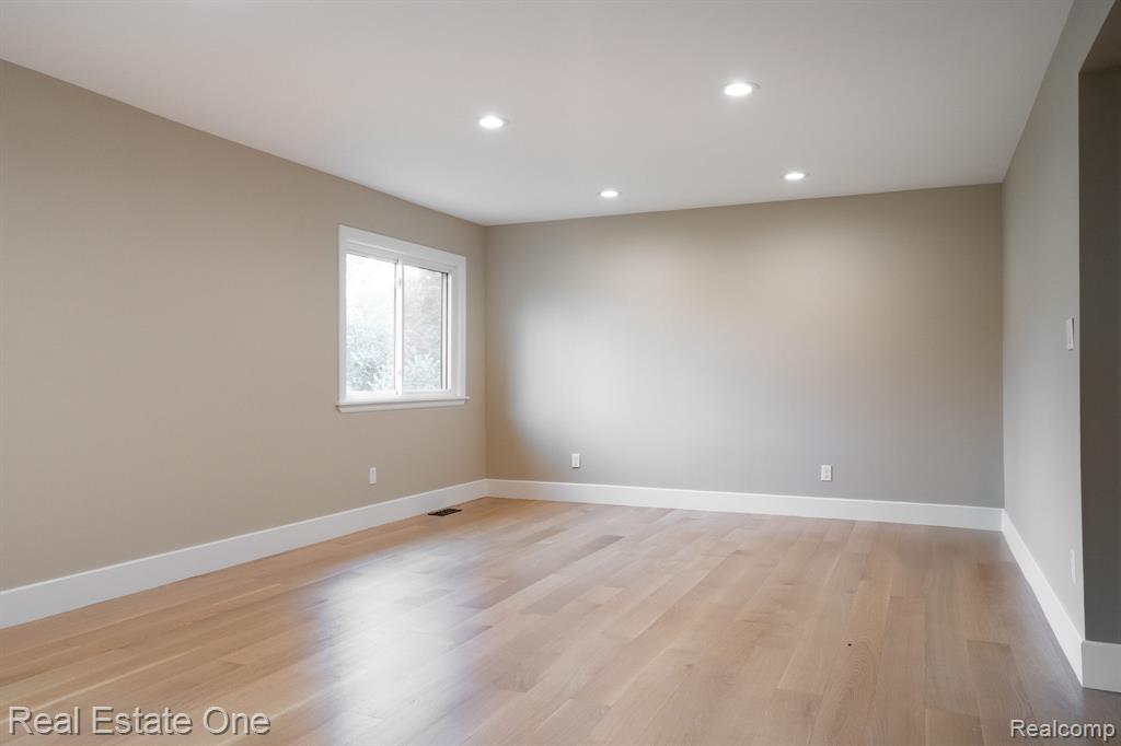 635 RANDALL, Troy, MI 48085 — Photo 14