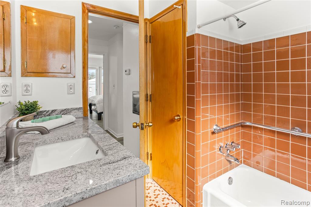 7154 Plainfield Street, Dearborn Heights, MI 48127 — Photo 29