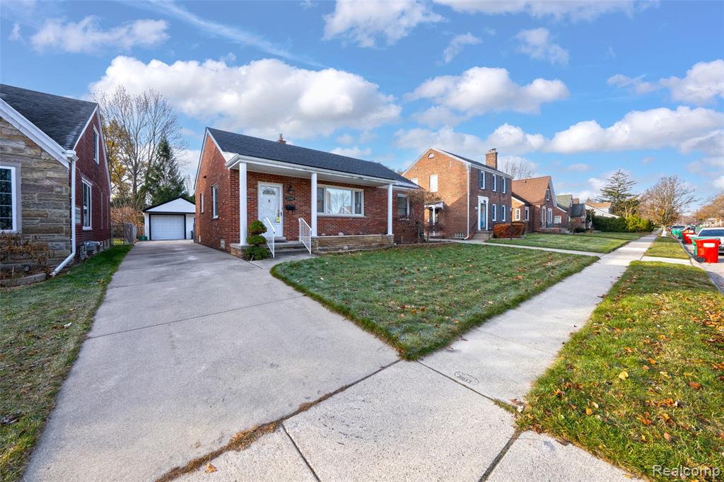 15560 CHARLES R AVE, Eastpointe, MI 48021 — Photo 3
