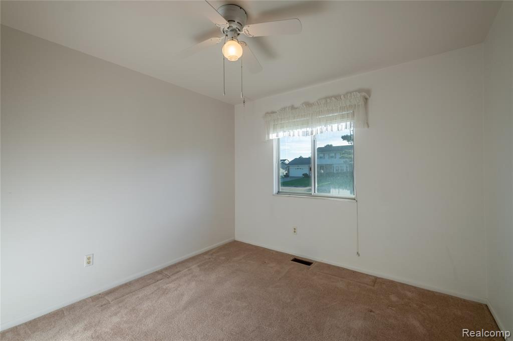 6120 King Arthur Drive, Swartz Creek, MI 48473 — Photo 10