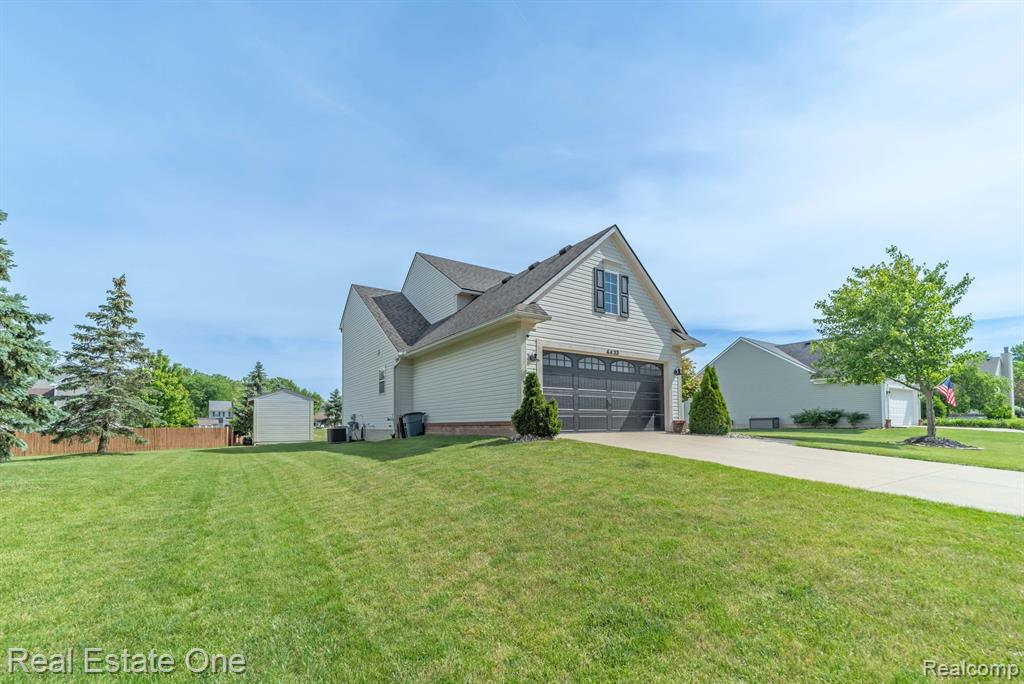 4433 JORDAN Drive, Grand Blanc, MI 48439 — Photo 2
