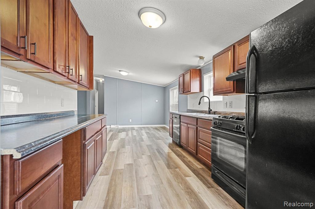 6 Ponderosa Trail S, Belleville, MI 48111 — Photo 13