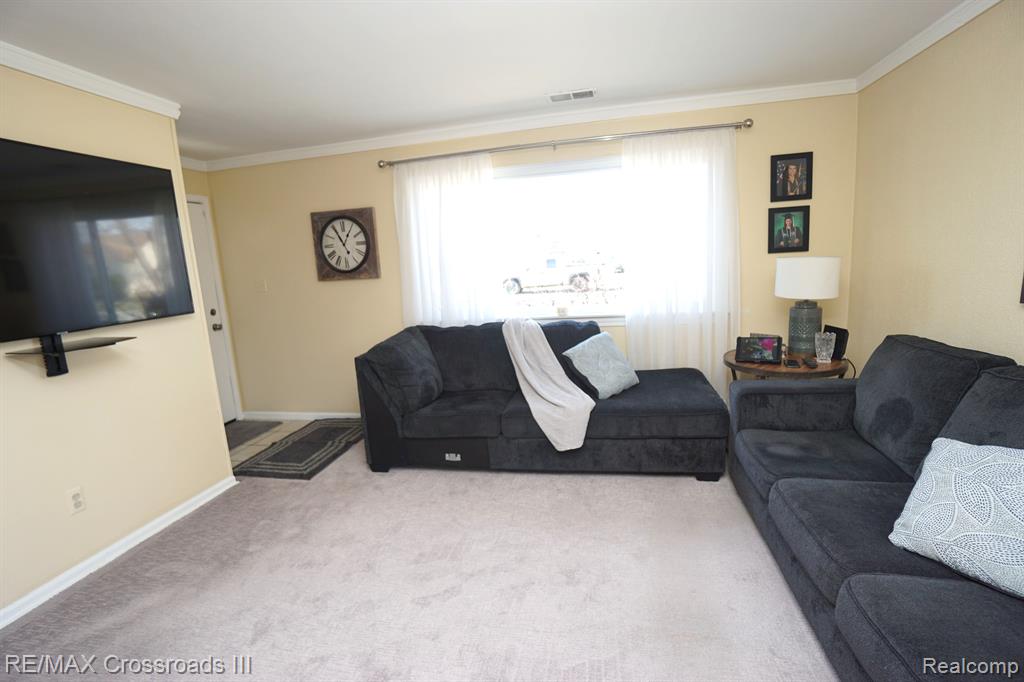 5863 BALFOUR Avenue, Allen Park, MI 48101 — Photo 9