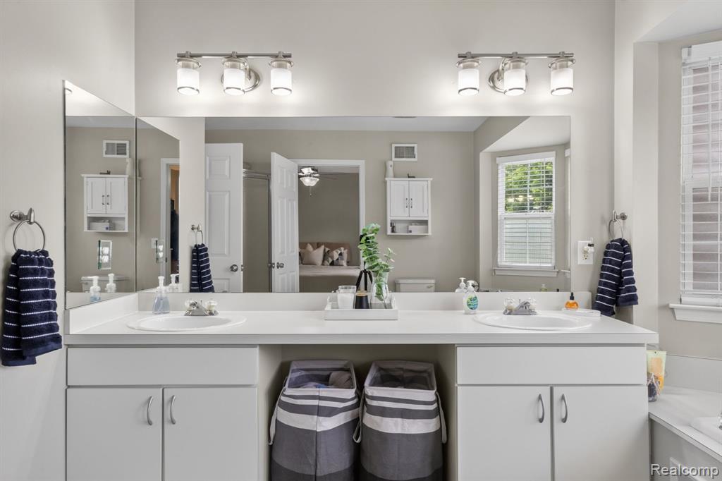 4554 Hunters Circle E, Canton, MI 48188 — Photo 23