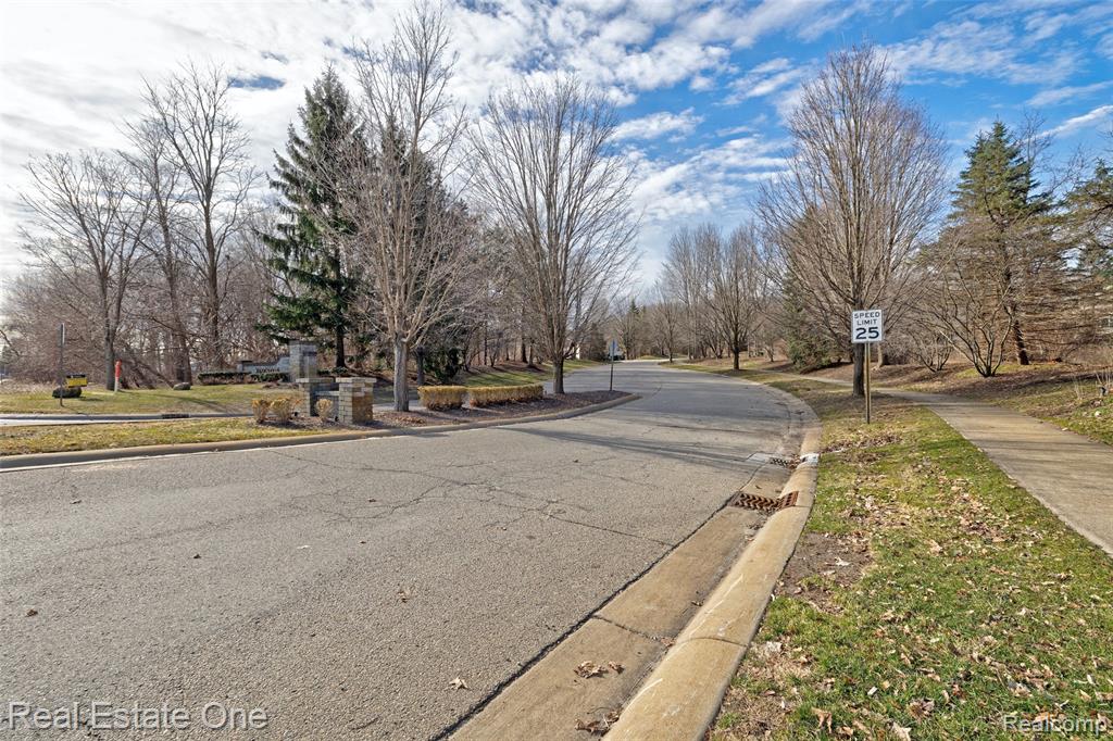 9889 Kingston Ridge, Clarkston, MI 48348 — Photo 33