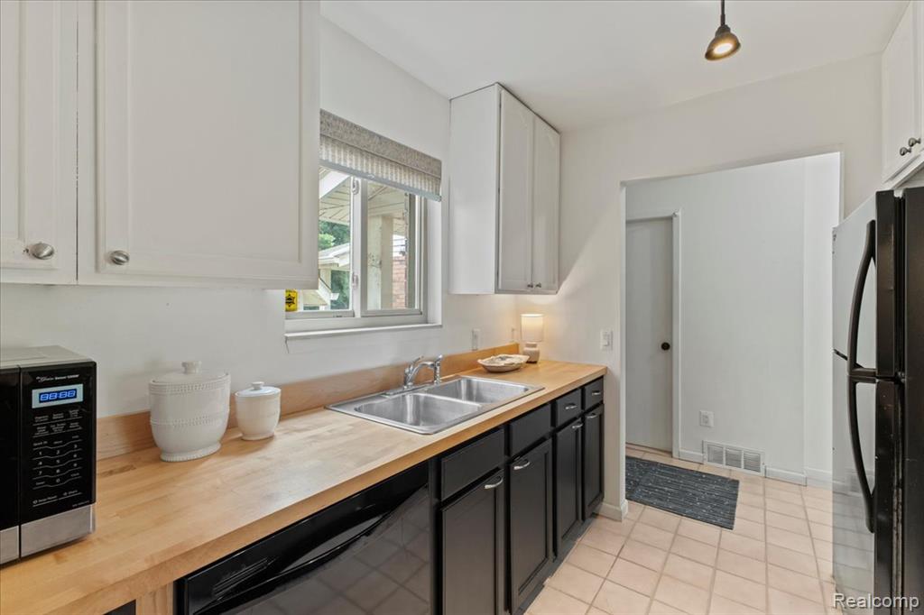 9099 Bavarian Way, Clarkston, MI 48348 — Photo 10