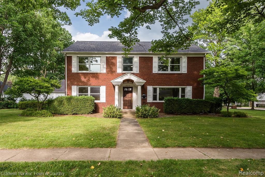 221 S Tompkins Street, Howell, MI 48843