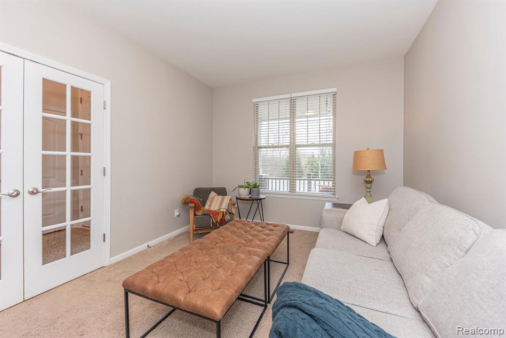 806 LAKE WOODS Drive, Canton, MI 48188 — Photo 9