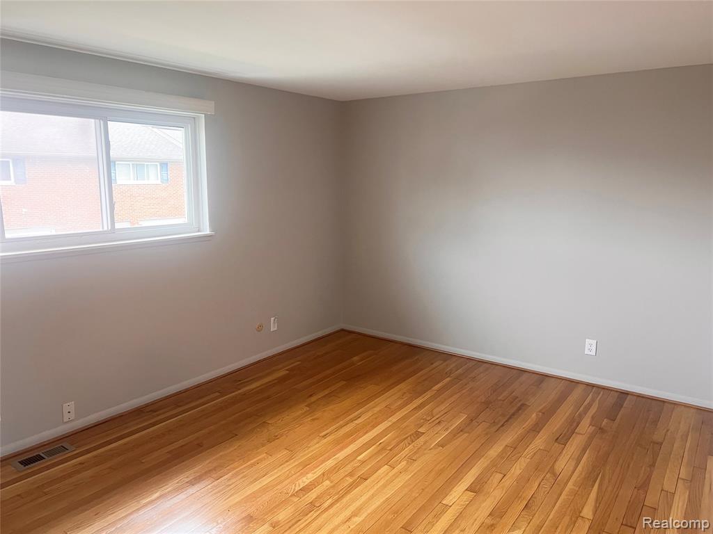 25647 Salem, 102, Roseville, MI 48066 — Photo 8