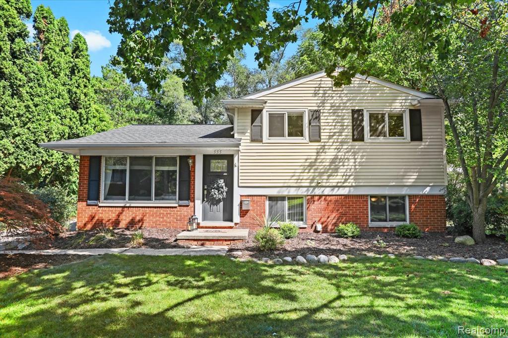 555 Lindsay Drive, Plymouth, MI 48170 — Photo 2