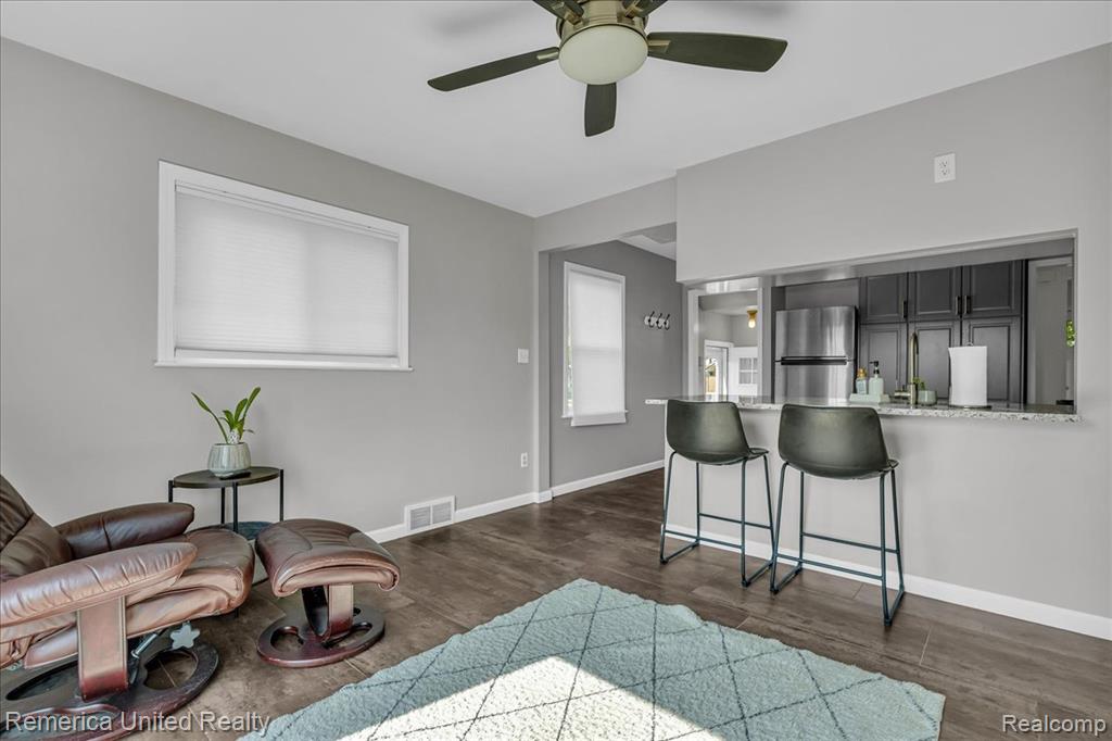 4240 Mandalay Avenue, Royal Oak, MI 48073 — Photo 10
