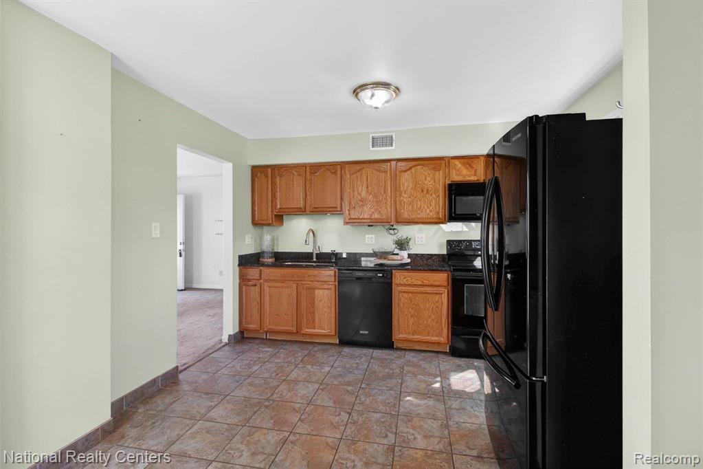8880 Marlowe Avenue, Plymouth, MI 48170 — Photo 13