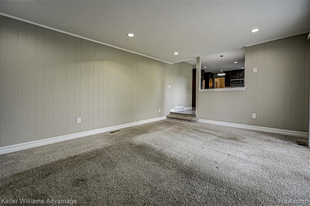 18467 Middlesex Avenue, Lathrup Village, MI 48076 — Photo 27