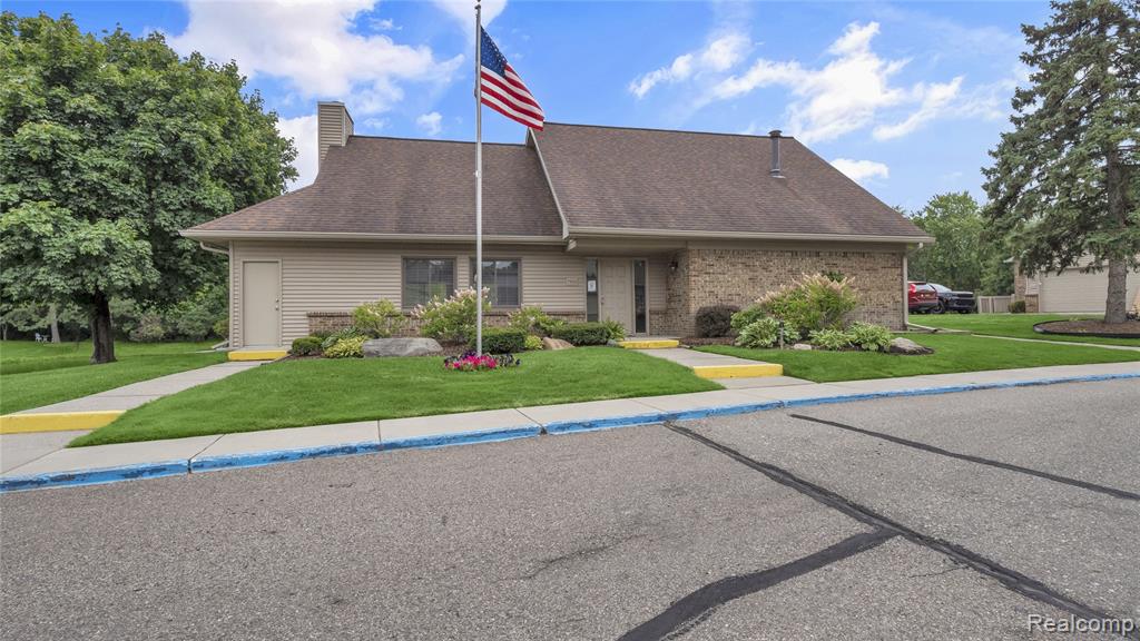 7113 Elmhurst, West Bloomfield, MI — Photo 56