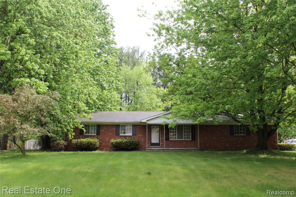 1425 N Alstott Drive, Howell, MI 48843 — Photo 2