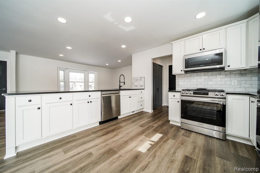 6522 ELLINWOOD Drive, White Lake, MI 48383 — Photo 18