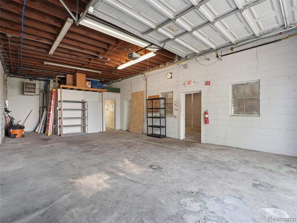 832 W 11 Mile Road, Madison Heights, MI 48071 — Photo 35