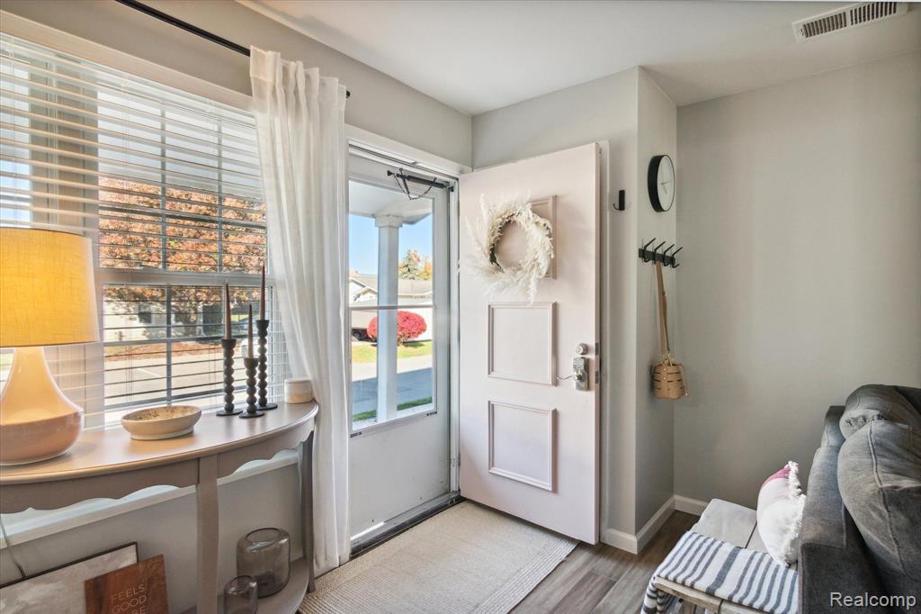 39852 VILLAGE WOOD Circle, Novi, MI — Photo 4