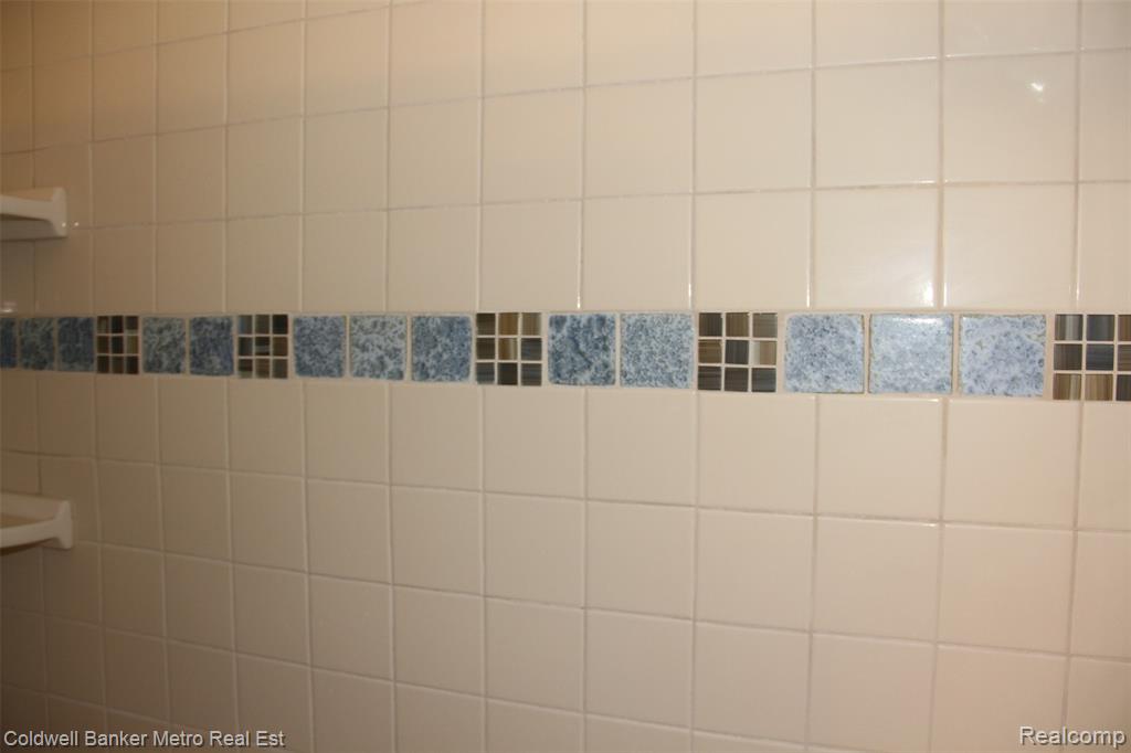 6 Beechwoode Lane, Pontiac, MI 48340 — Photo 11