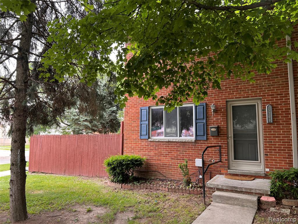 25709 Salem, 74, Roseville, MI 48088