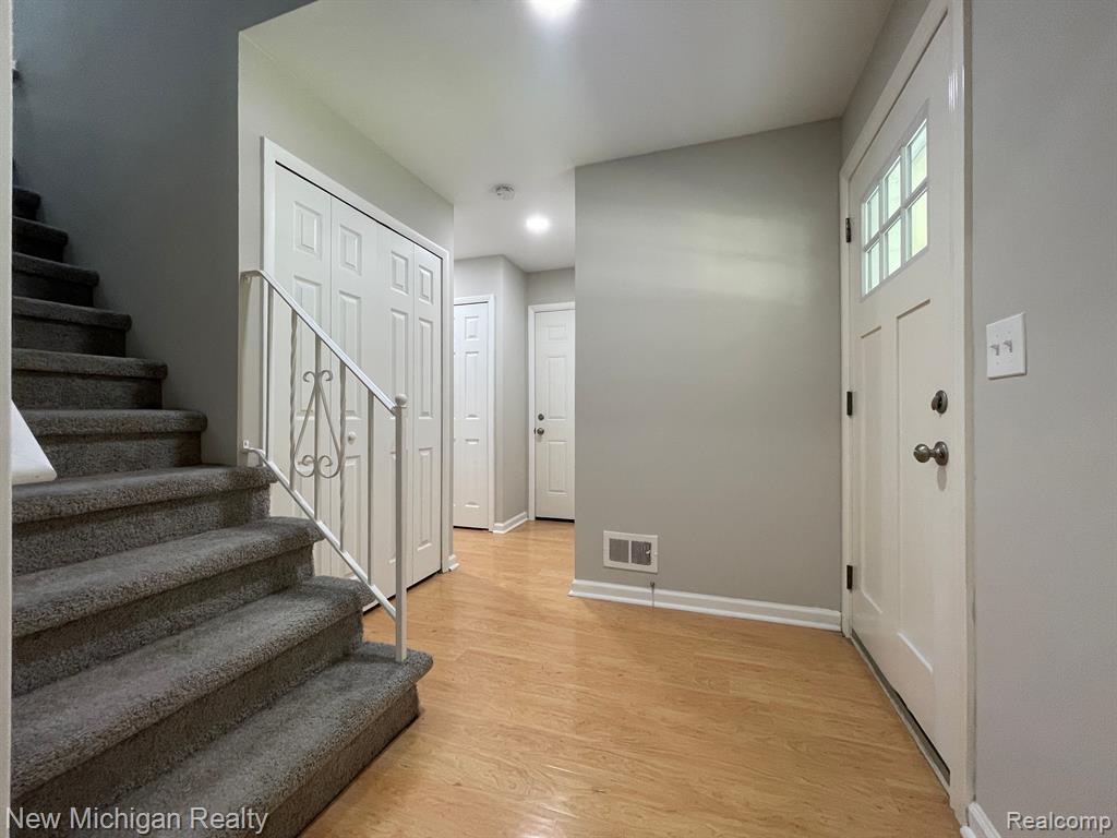 2427 CARRIAGE Way, Ypsilanti, MI 48197 — Photo 17