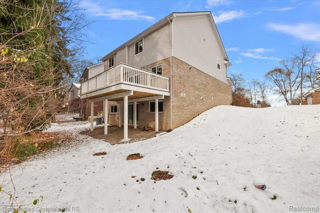 8740 Oak Ridge Trail, Westland, MI — Photo 40