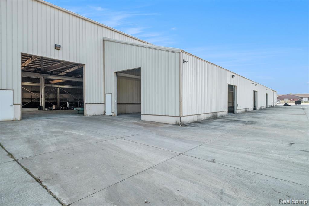 4072 Flint Asphalt Drive, Burton, MI 48529 — Photo 46