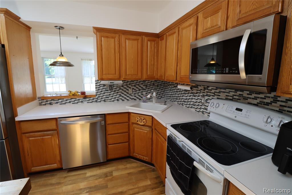 9360 Gale Road, Goodrich Vlg, MI — Photo 6