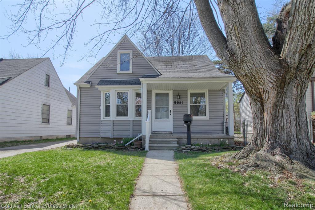 9951 TECUMSEH, Redford, MI 48239 — front exterior