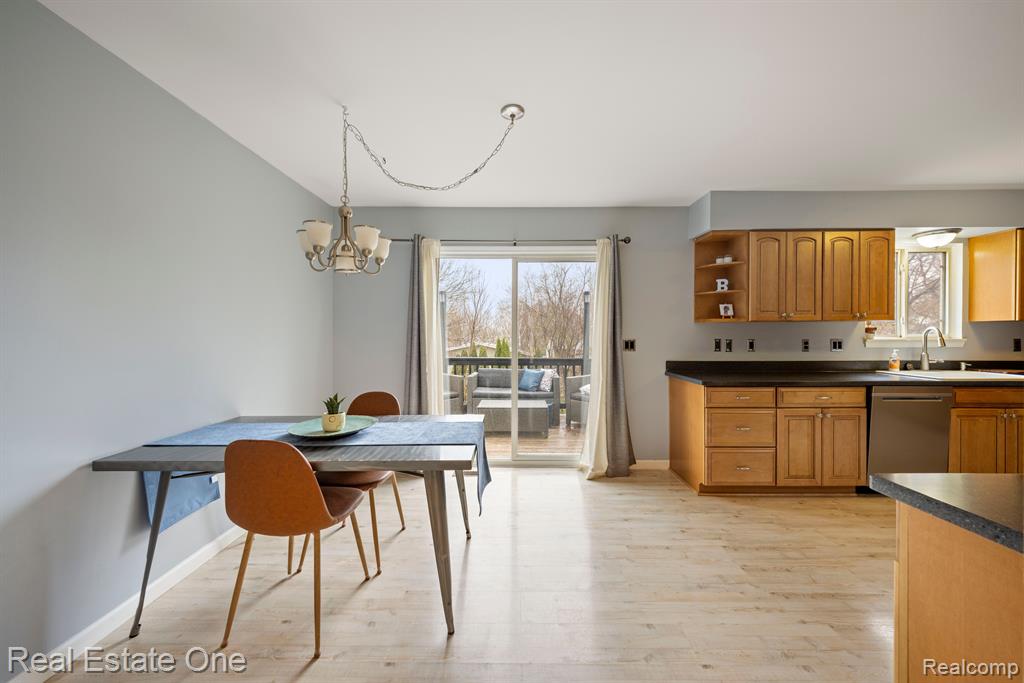 65 S WILLIAMS LAKE Road, Waterford, MI 48327 — Photo 10