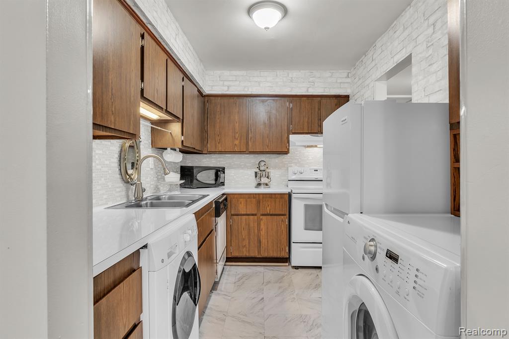 1842 COLONIAL VILLAGE Way, 2, Waterford, MI 48328 — Photo 18